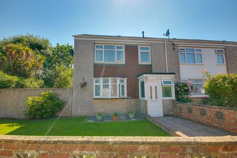 2 bed property, in SHOLING! NO FORWARD CHAIN! IMPRESSIVE PLOT!, £230,000