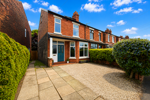 3 bed property, in Woodsmoor Lane, £425,000