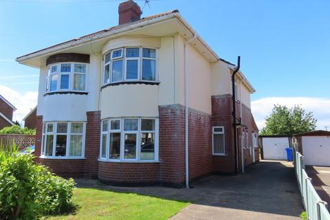3 bed property, in Grosvenor Avenue, £215,000