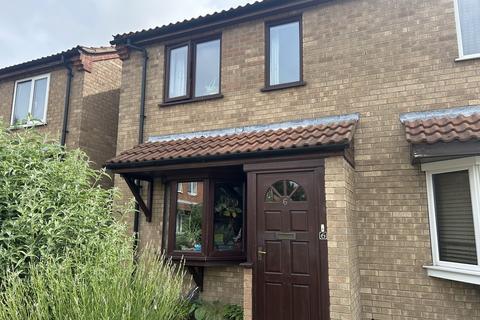 2 bed property, in Willow court, £155,000