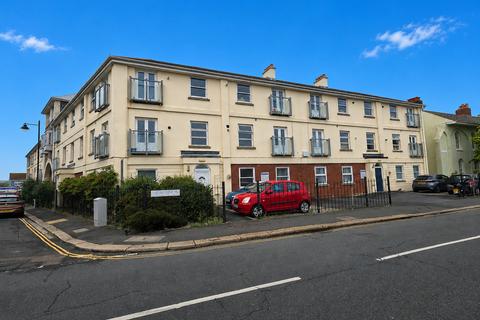 2 bed property, in Caroline Place, £150,000