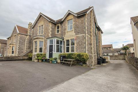 1 bed property, in Beaconsfield Road, £100,000