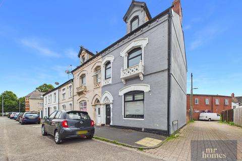 5 bed property, in Amherst Street, £350,000