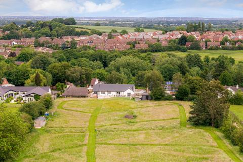 3 bed property, in Main Street, £1,000,000