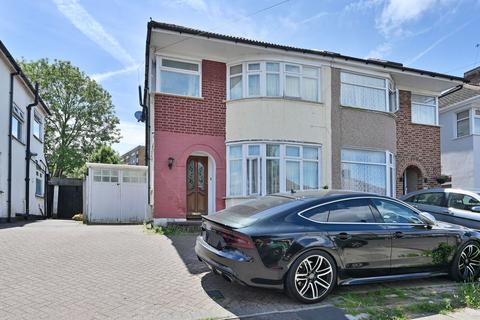 3 bed property, in The Heights, £575,000
