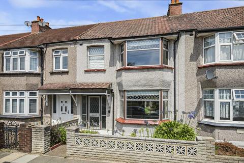 3 bed property, in Woodlands Road, £425,000