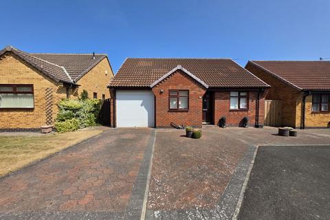 2 bed property, in Crofters Close, £235,000