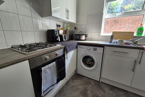 2 bed property, in Walton Village, £130,000
