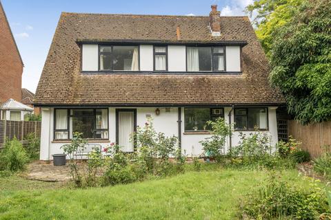 3 bed property, in Maidstone Road, £375,000