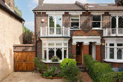 5 bed property, in Carlton Road, £875,000