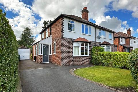 3 bed property, in Greenway Road, £425,000