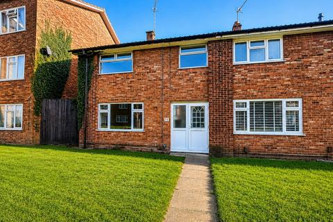 3 bed property, in Defoe Road, £199,000