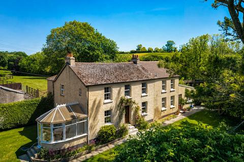 6 bed property, in Wrigwell Lane, £795,000