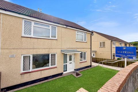 2 bed property, in Bevan Close, £125,000