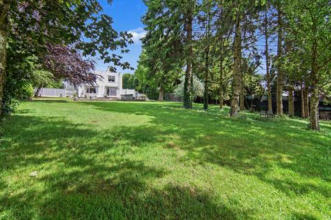 4 bed property, in Tamworth Road, £900,000