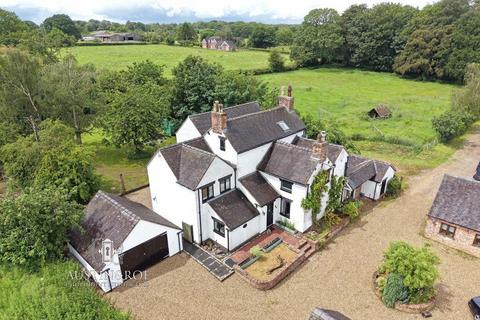 5 bed property, in Nr Uttoxeter ST18, £695,000