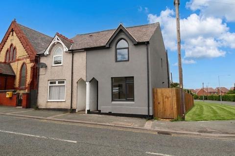 2 bed property, in Brunswick Road, £160,000