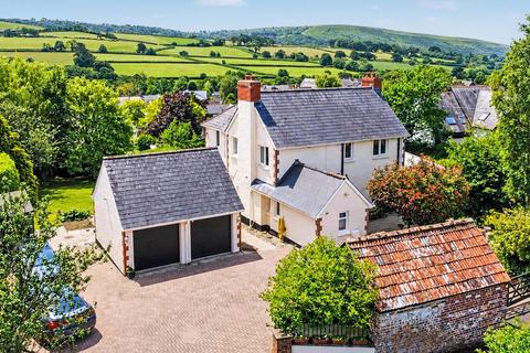 4 bed property, in Acland Road, £725,000