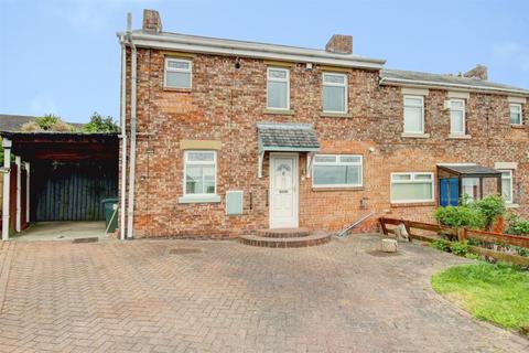 2 bed property, in Malone Gardens, £110,000