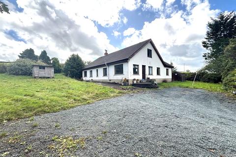 3 bed property, in Login, £225,000