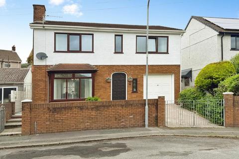4 bed property, in Heol Camlas, £250,000