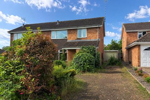 3 bed property, in Carlton Avenue, £240,000