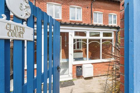 3 bed property, in Park Road, £325,000