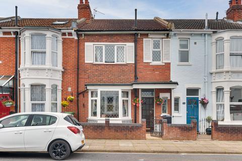 3 bed property, in Aston Road, £325,000
