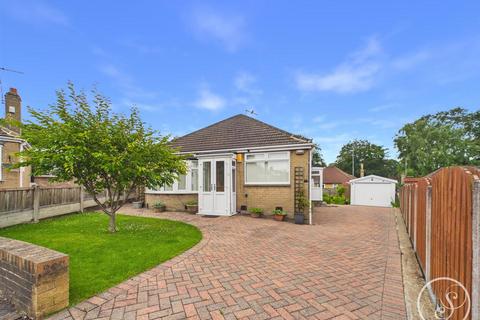 2 bed property, in Carr Manor Croft, £450,000