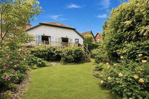 4 bed property, in Southview Road, £675,000