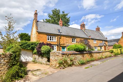 3 bed property, in Ace Lane, £400,000