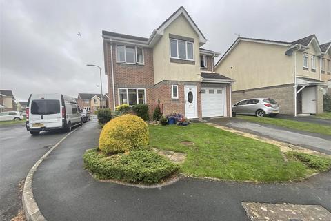 4 bed property, in The Mariners, £290,000