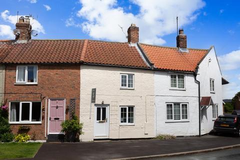1 bed property, in Main Street, £169,995