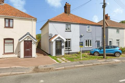 2 bed property, in Lower Rose Lane, £180,000