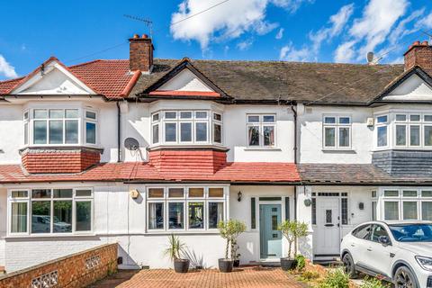 3 bed property, in Woodyates Road, £650,000