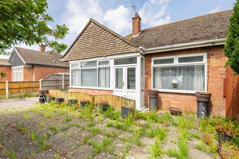 2 bed property, in Elm Avenue, £199,000