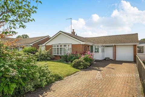 3 bed property, in Dove House Close, £550,000