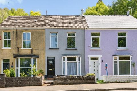 2 bed property, in Foxhole Road, £135,000