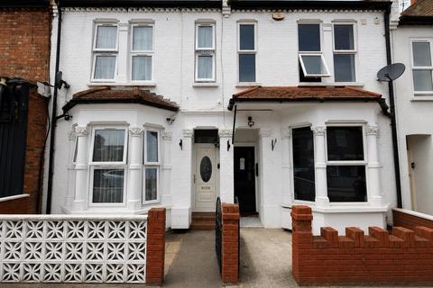 3 bed property, in Springfield Road, £580,000