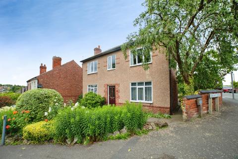 3 bed property, in High Street, £260,000