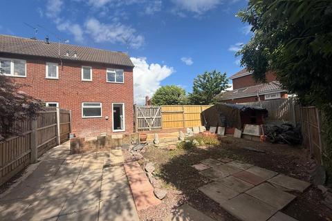 2 bed property, in Drovers Way, £210,000