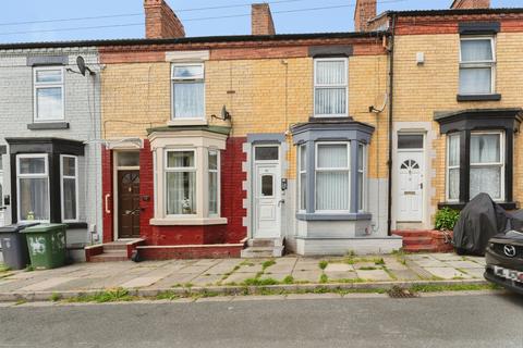 2 bed property, in Moorland Road, £95,000