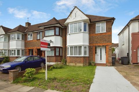 3 bed property, in West Walk, £675,000