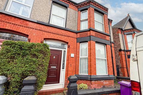 3 bed property, in Hillside Road, £325,000