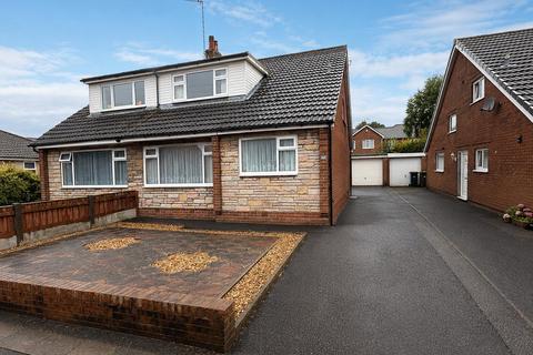 4 bed property, in Clanfield, £230,000