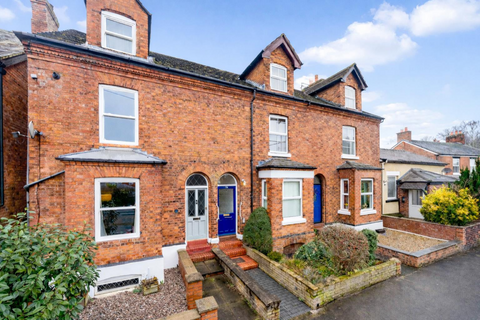 4 bed property, in London Road, £350,000