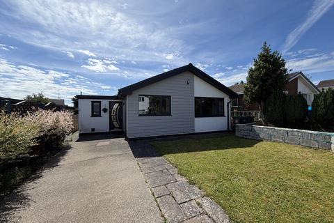 3 bed property, in Ffordd Gwenllian, £307,500