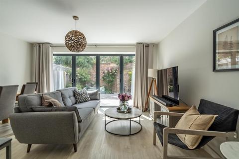 2 bed property, in Wood Street, £385,000