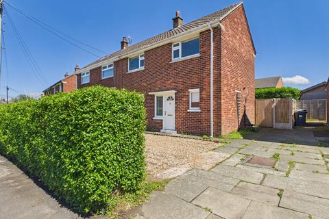2 bed property, in Hesketh Road, £165,000