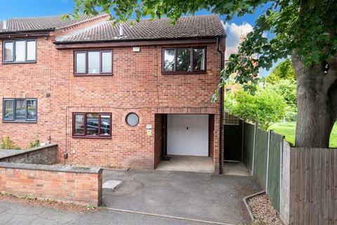 3 bed property, in College Street, £279,995